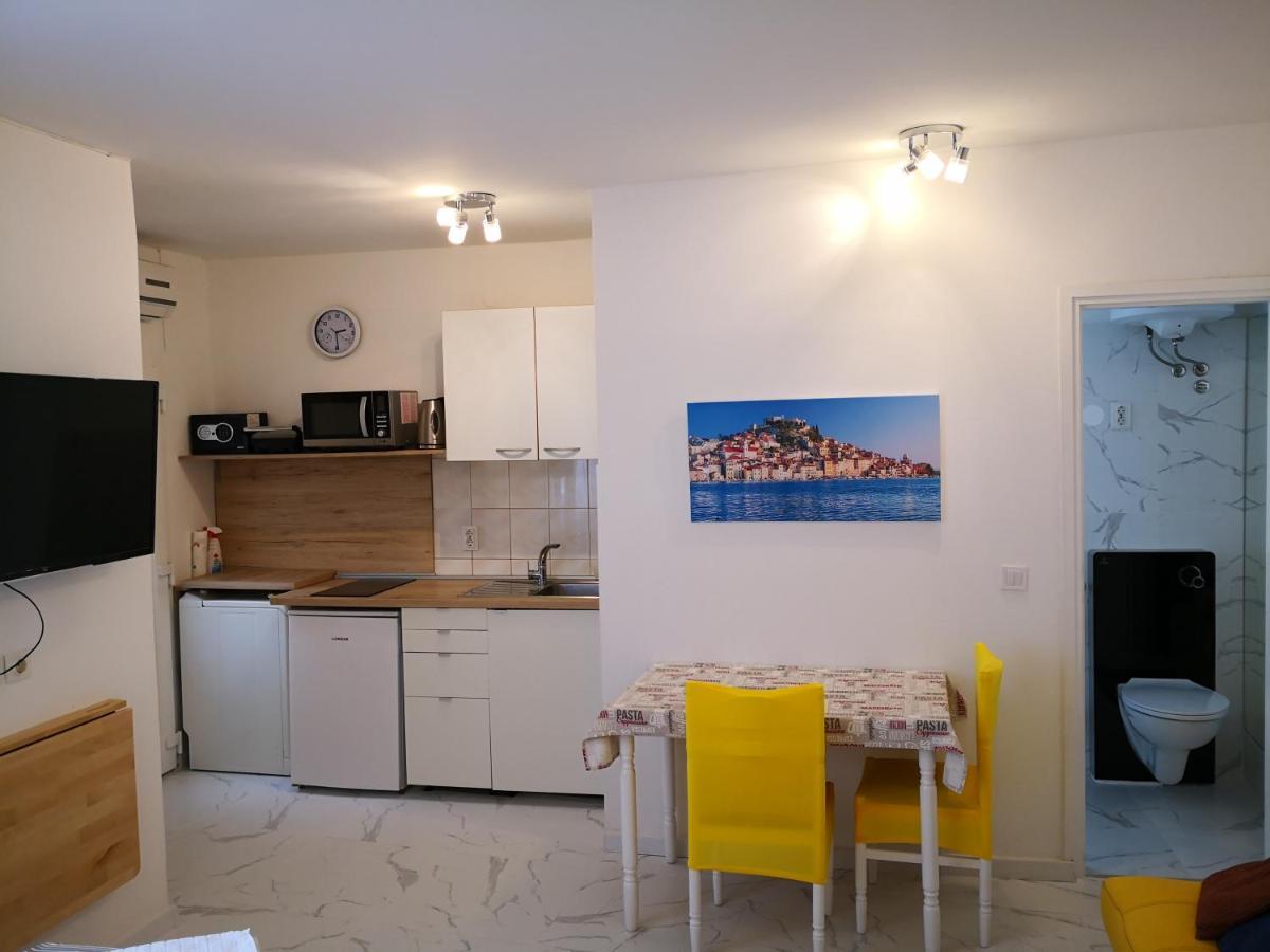 City Center Garden Apartments 시베니크 외부 사진