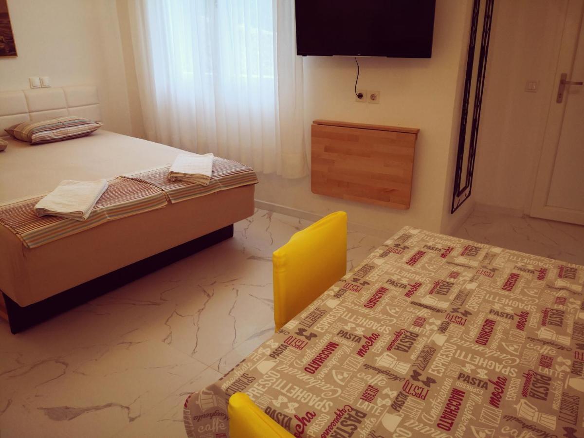 City Center Garden Apartments 시베니크 외부 사진