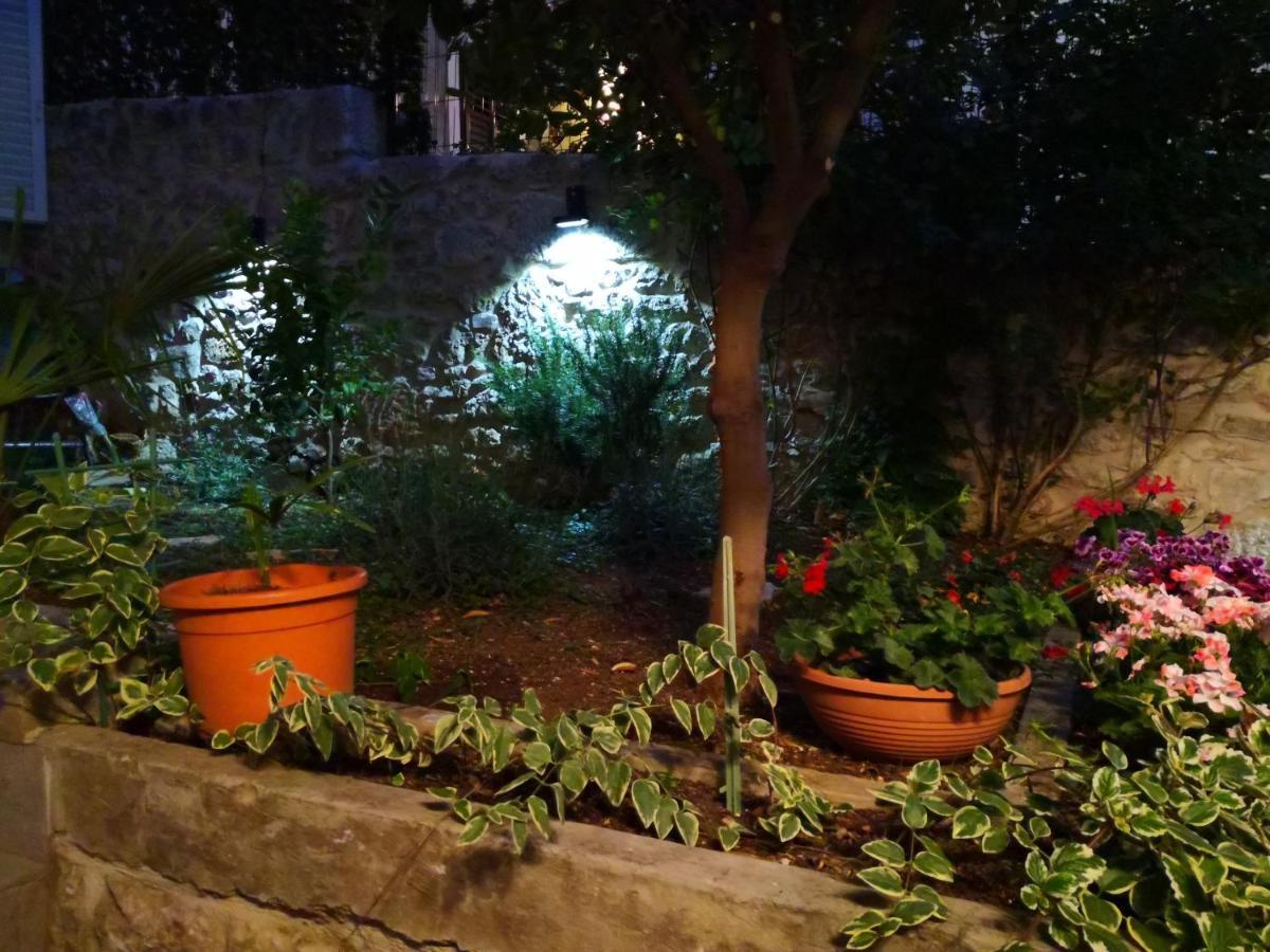 City Center Garden Apartments 시베니크 외부 사진
