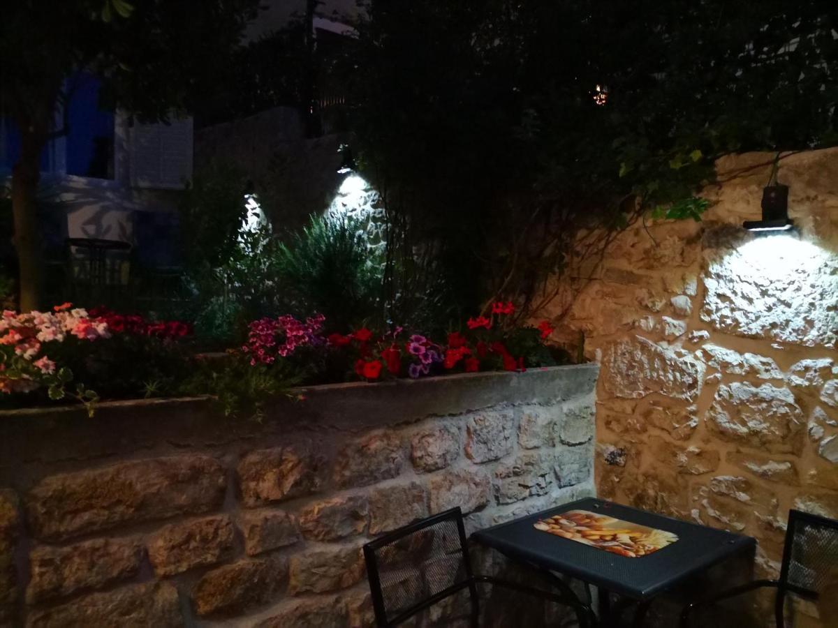 City Center Garden Apartments 시베니크 외부 사진