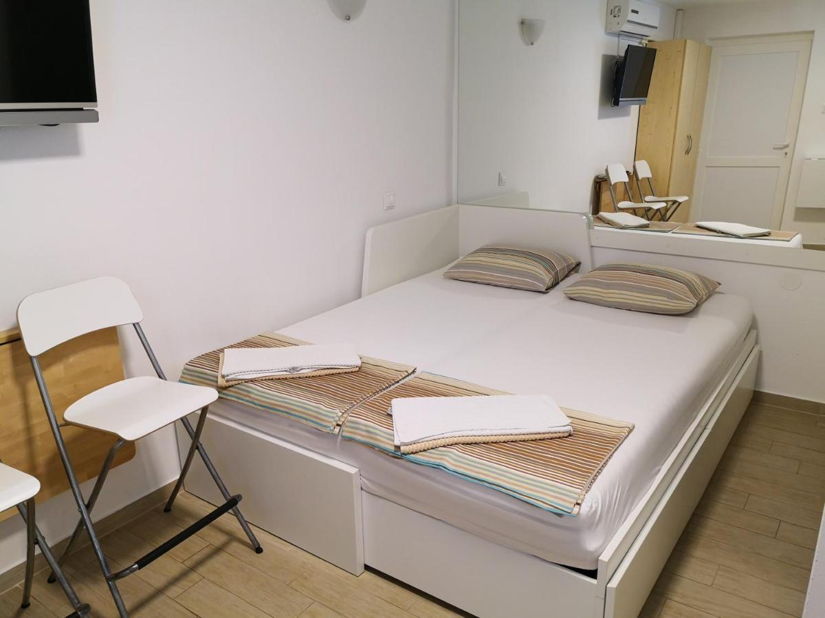 City Center Garden Apartments 시베니크 외부 사진