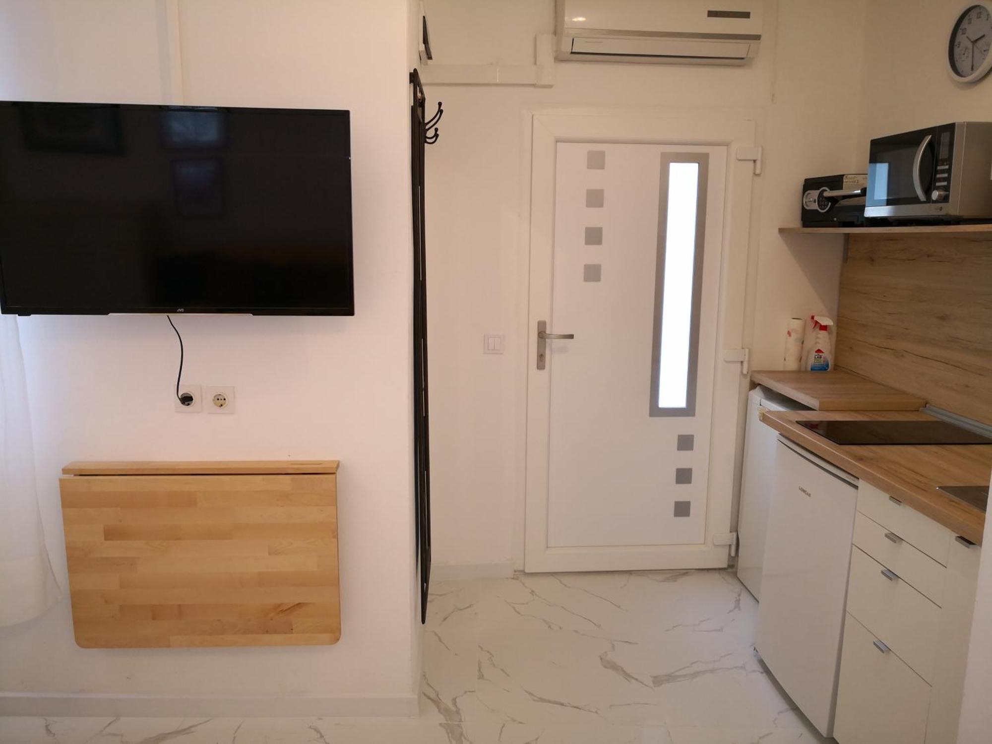 City Center Garden Apartments 시베니크 객실 사진