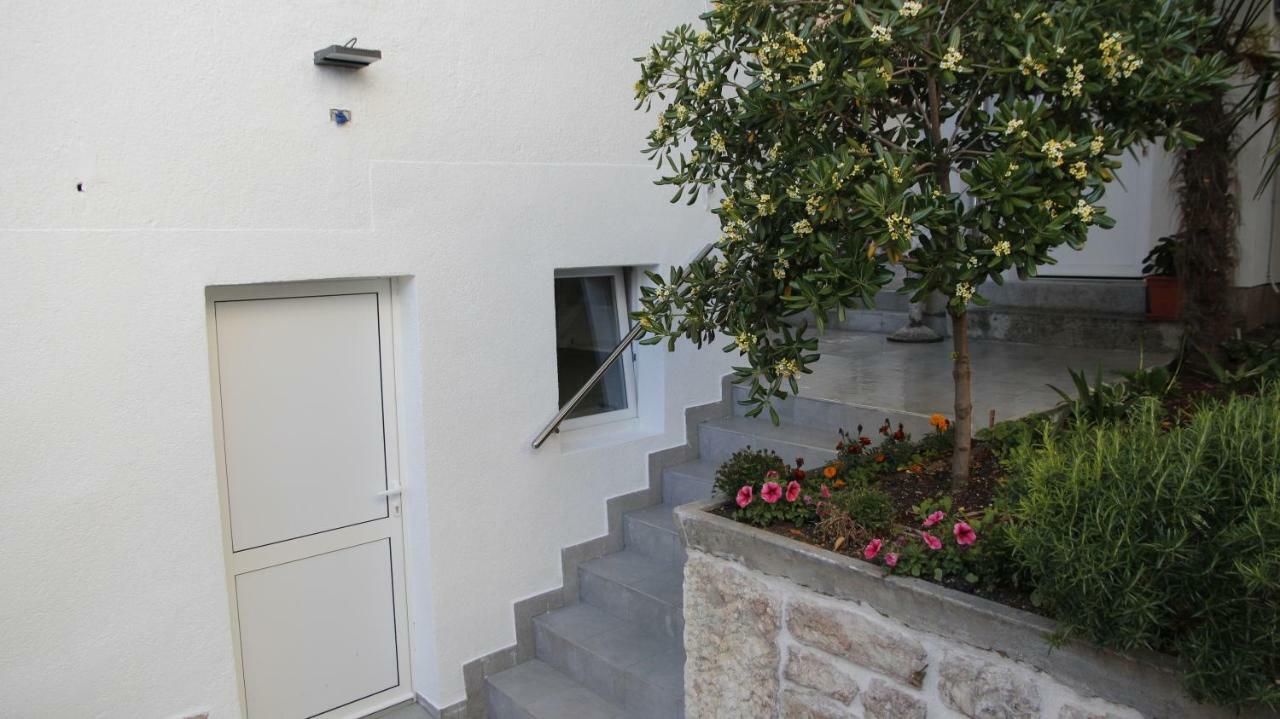 City Center Garden Apartments 시베니크 외부 사진