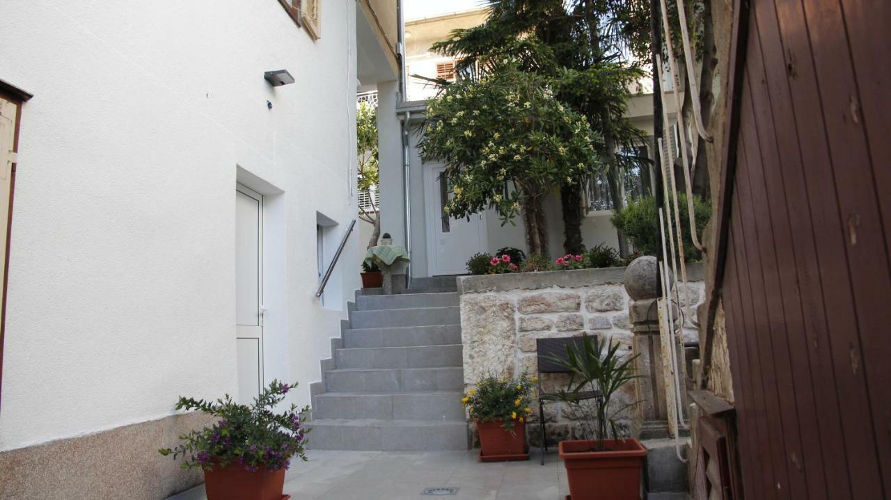 City Center Garden Apartments 시베니크 외부 사진