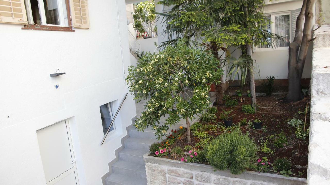 City Center Garden Apartments 시베니크 외부 사진