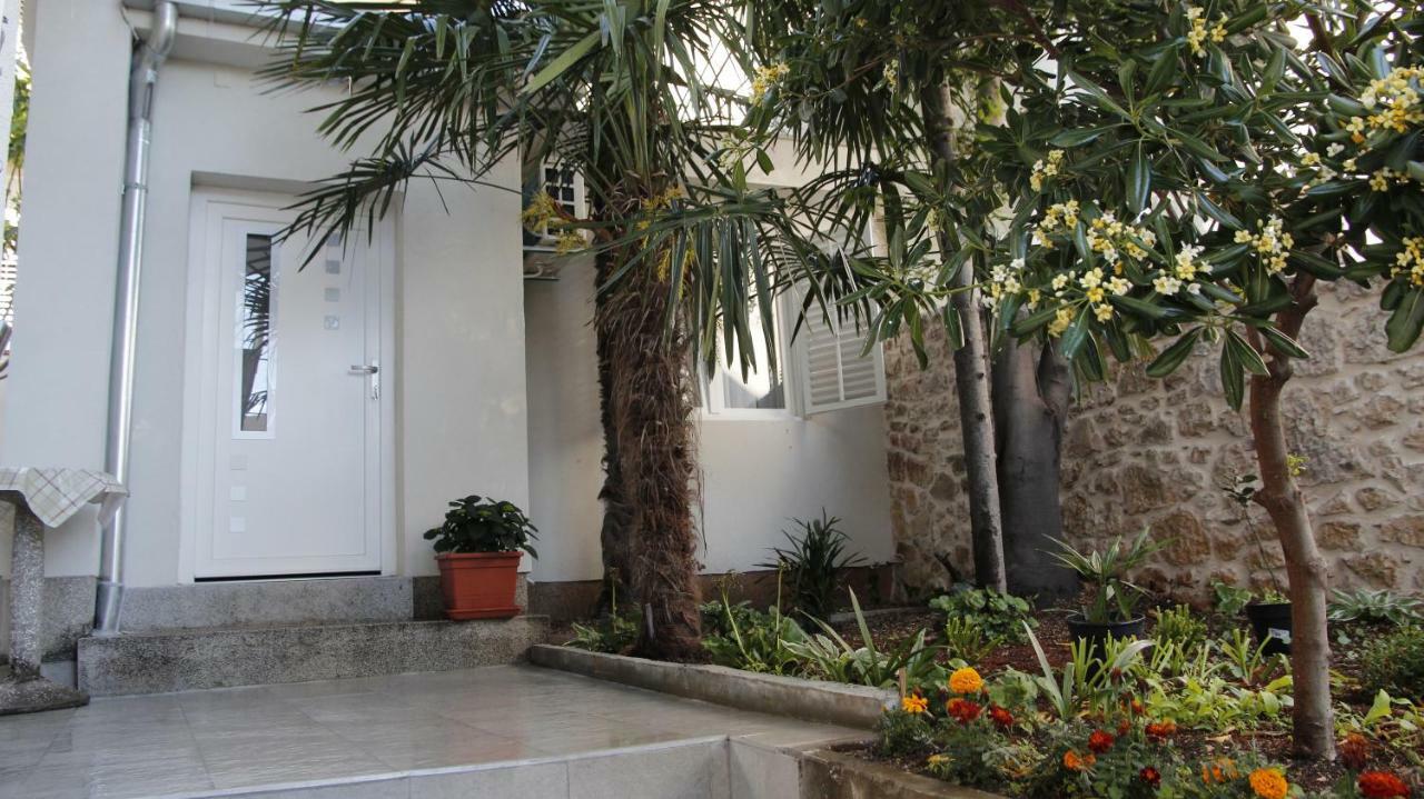 City Center Garden Apartments 시베니크 외부 사진