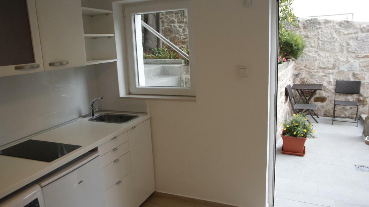 City Center Garden Apartments 시베니크 외부 사진