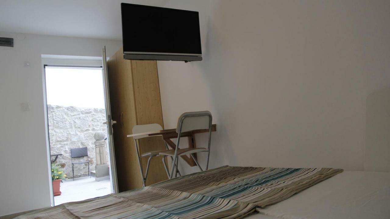 City Center Garden Apartments 시베니크 외부 사진