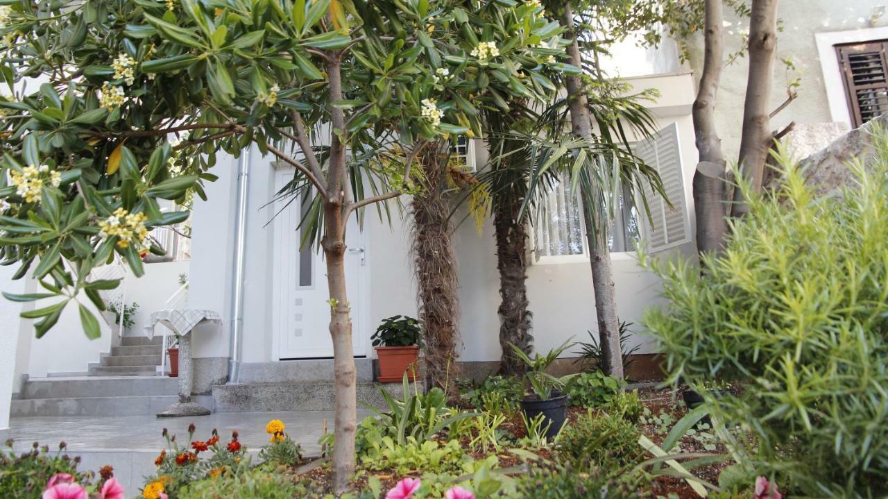 City Center Garden Apartments 시베니크 외부 사진
