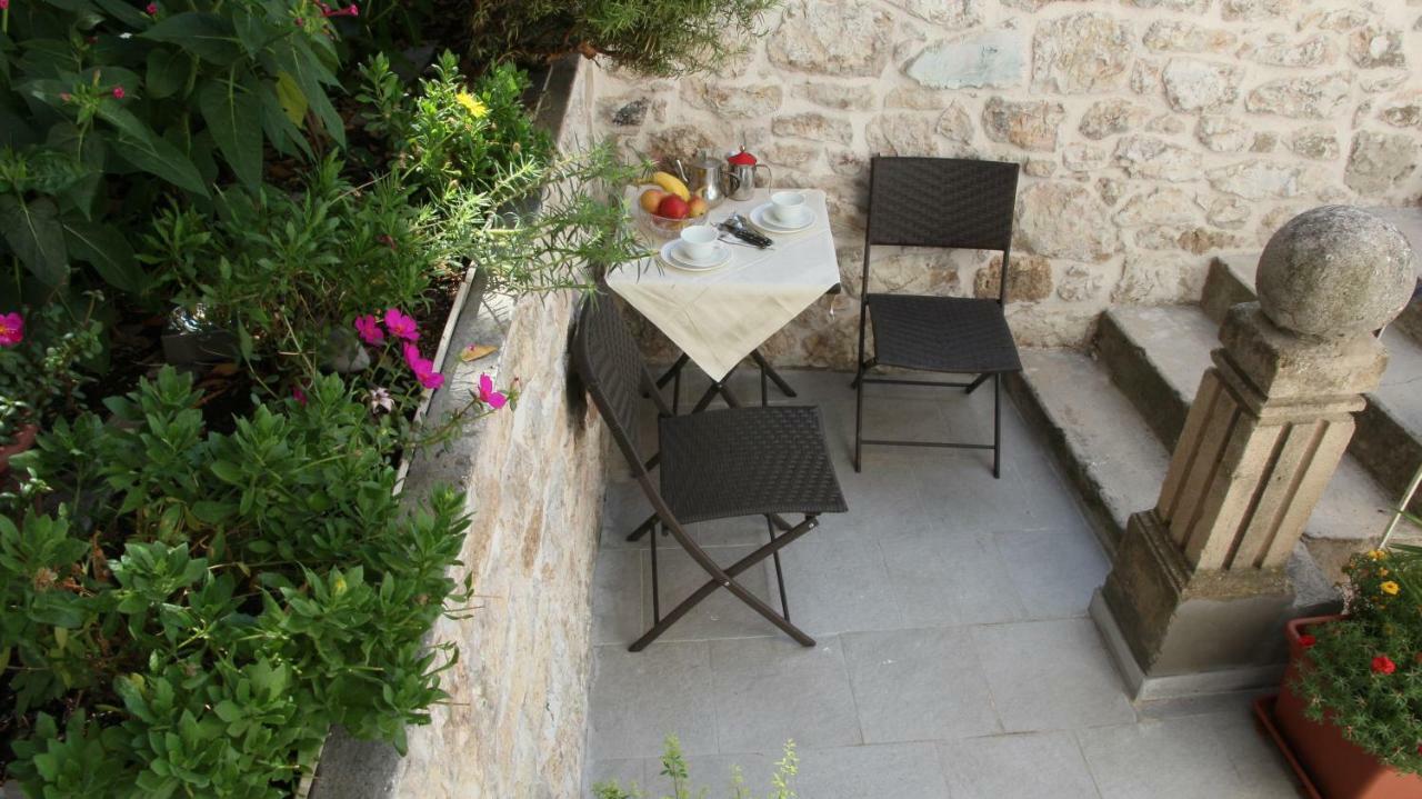 City Center Garden Apartments 시베니크 외부 사진